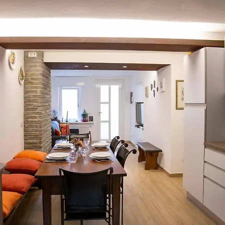 Le Rondini - Courtyard With Balcony & Terrace * Леза