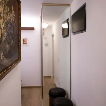 Appartamento Le Rondini - Courtyard With Balcony & Terrace *