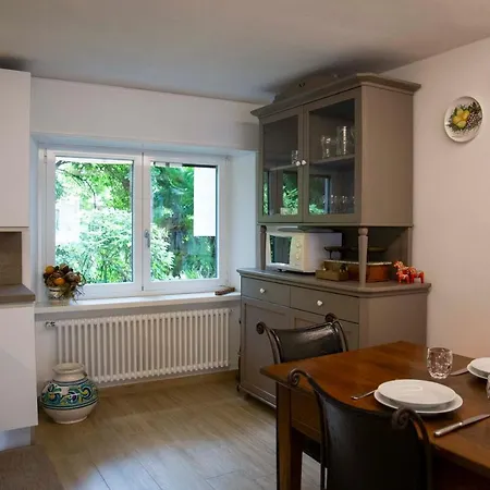 Le Rondini - Courtyard With Balcony & Terrace Appartamento Lesa