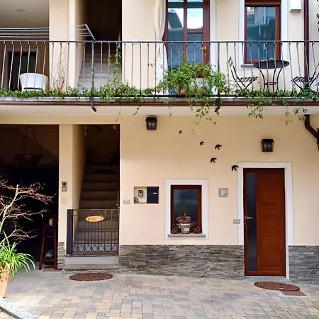 Apartament Le Rondini - Courtyard With Balcony & Terrace