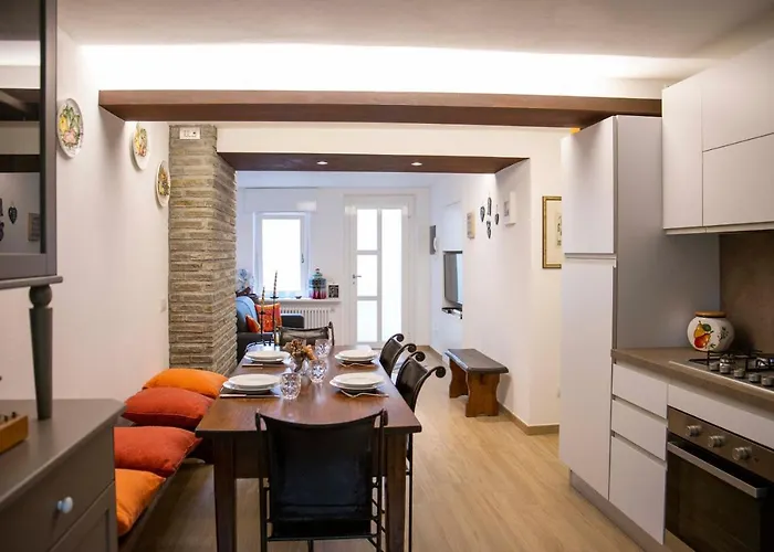 Le Rondini - Courtyard With Balcony & Terrace * 레사