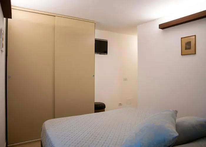 公寓 Le Rondini - Courtyard With Balcony & Terrace