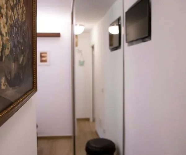 Apartament Le Rondini - Courtyard With Balcony & Terrace *