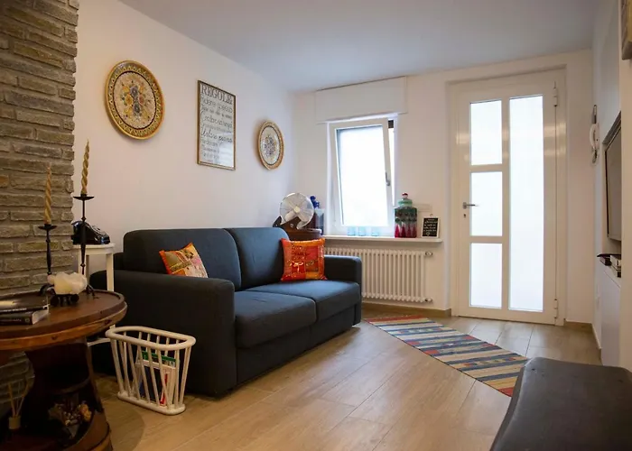 Le Rondini - Courtyard With Balcony & Terrace Apartament Lesa