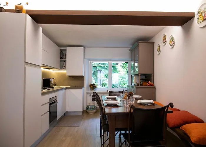 Apartament Le Rondini - Courtyard With Balcony & Terrace Lesa