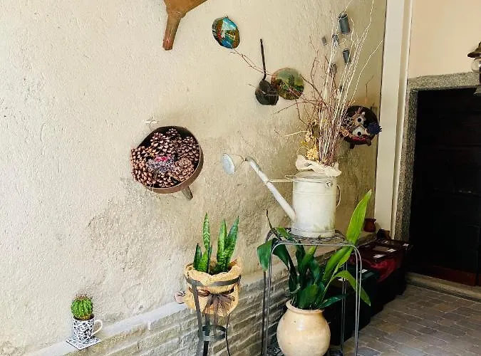 Le Rondini - Courtyard With Balcony & Terrace