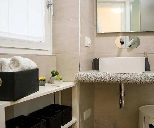 Apartament Le Rondini - Courtyard With Balcony & Terrace