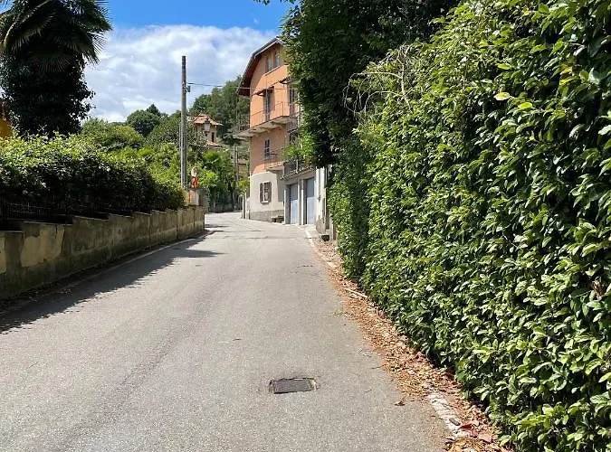 Le Rondini - Courtyard With Balcony & Terrace