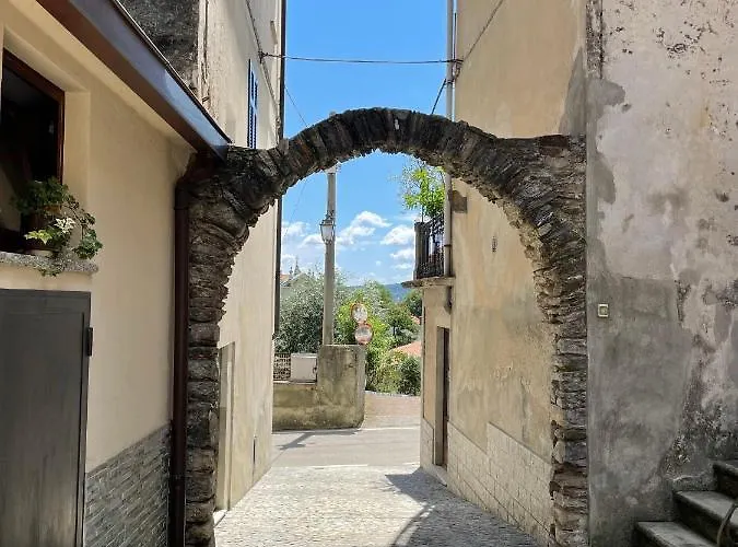 公寓 Le Rondini - Courtyard With Balcony & Terrace *