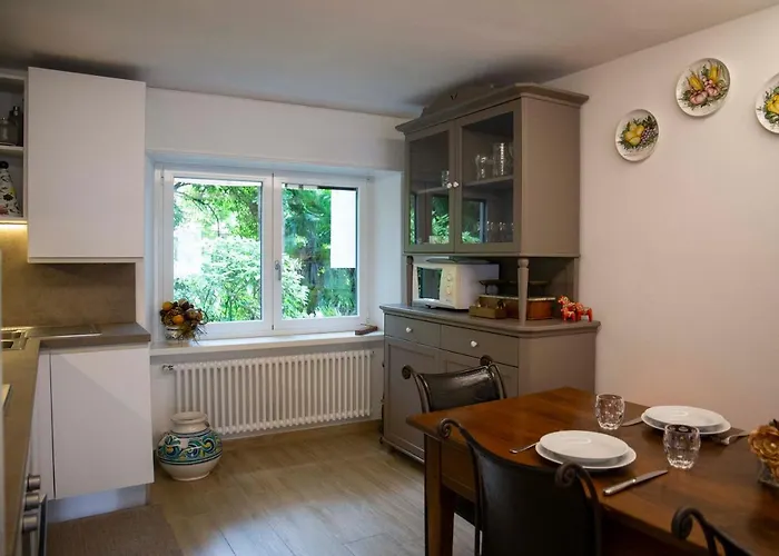 Le Rondini - Courtyard With Balcony & Terrace Apartament Lesa