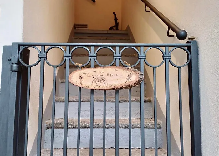 Le Rondini - Courtyard With Balcony & Terrace 레사